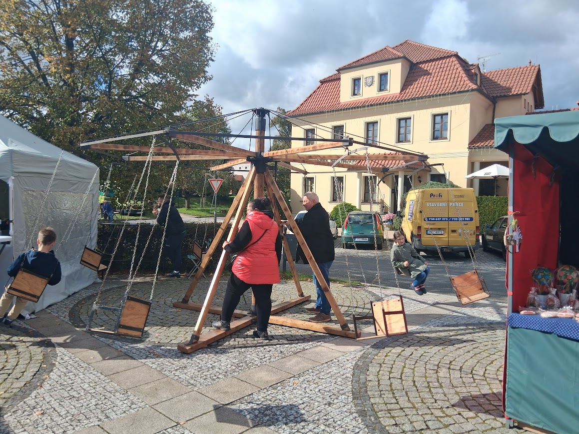 Trh v podhradí v Buchlovicích-3