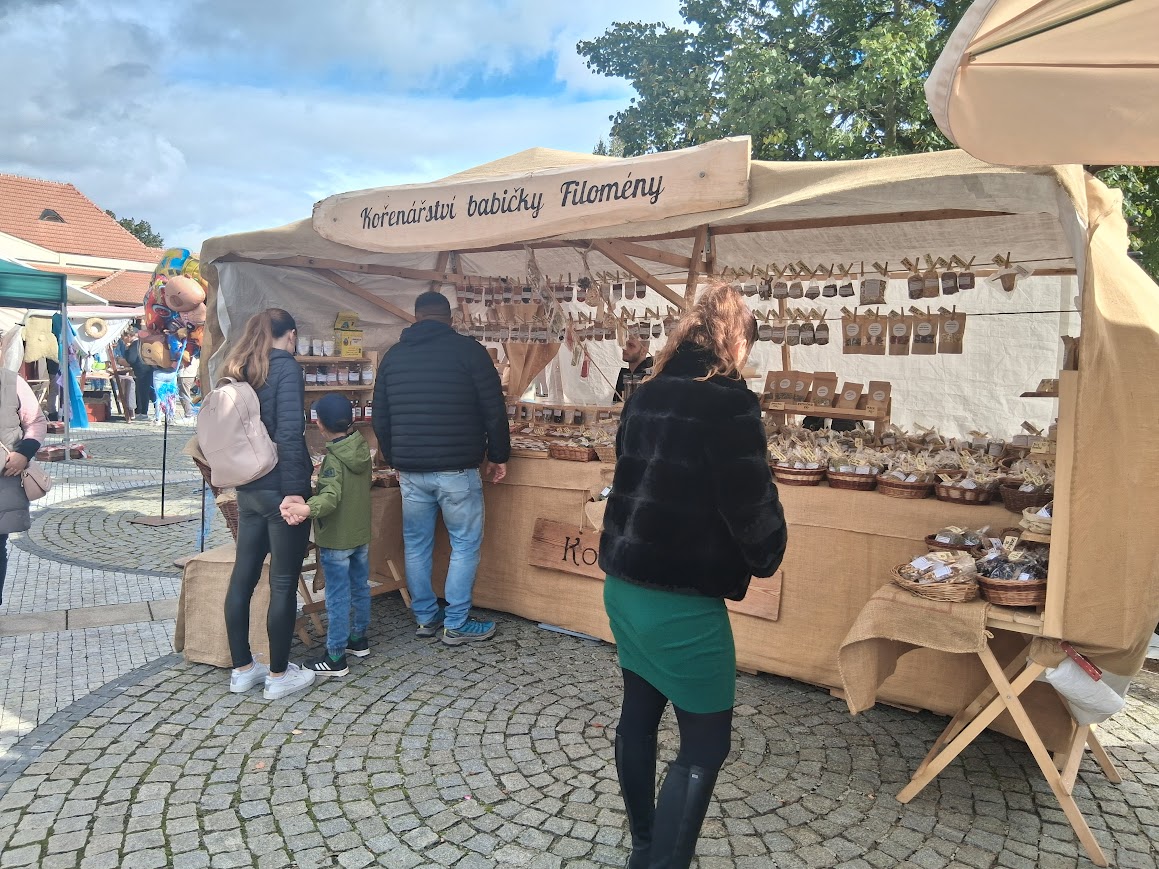 Trh v podhradí v Buchlovicích-6