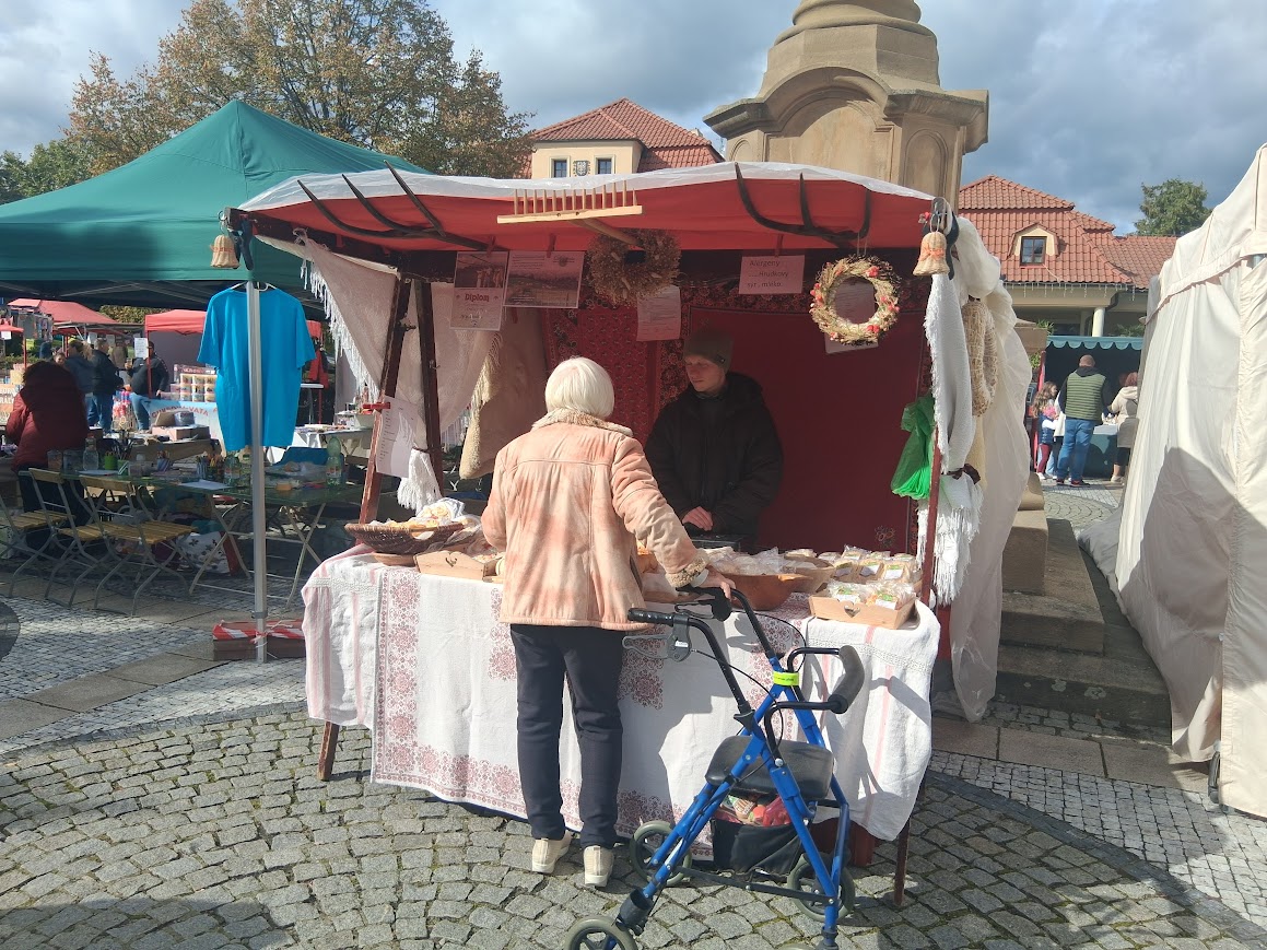 Trh v podhradí v Buchlovicích-7