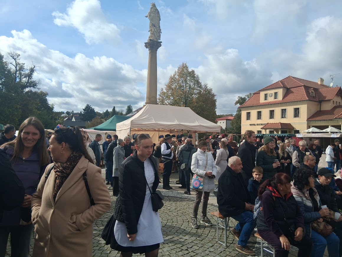 Trh v podhradí v Buchlovicích-9